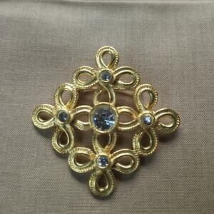 Vintage Gold Tone Celtic Style Scroll Twisted Cross Brooch w/ Clear Rhinestones